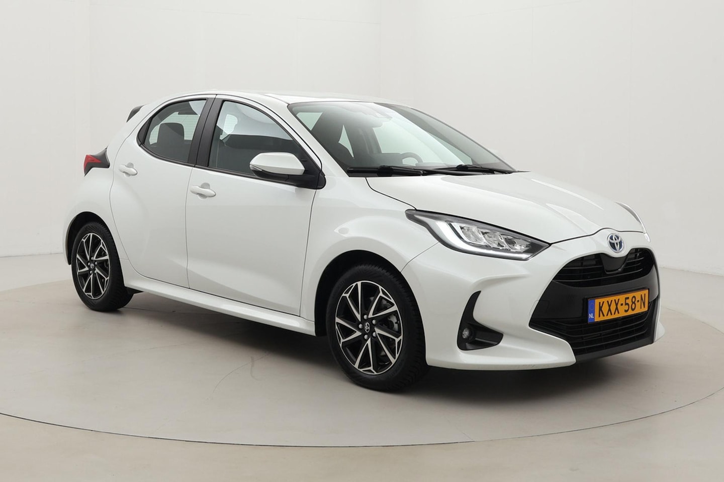 Toyota Yaris - 1.5 Hybrid First Edition | Apple Carplay / Android Auto | Adaptive Cruise | Clima | Camera - AutoWereld.nl