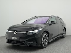 Volkswagen ID.7 Tourer - Pro Business 77 kWh 286 pk | LED Matrix | SOH 97% | Warmtepomp | Trekhaak | 360 Area view