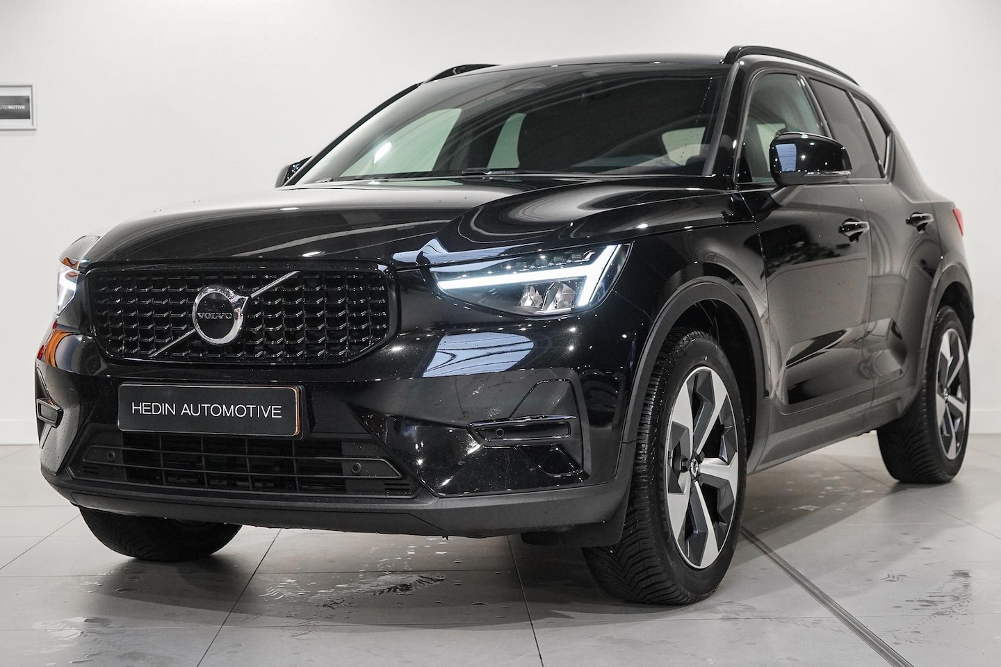 Volvo XC40 - B4 Plus Dark 197pk | Verwarmbare Voorruit | Elektrische Stoelen | Harman/Kardon | 2000kg T - AutoWereld.nl