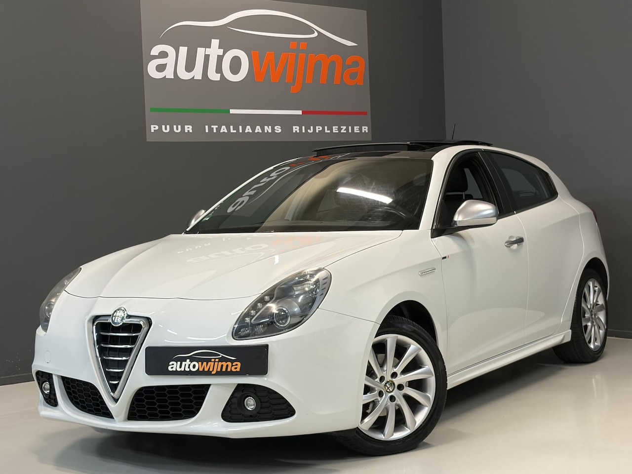 Alfa Romeo Giulietta - 1.4 Turbo 120pk Distinctive Sportpack Afn.trekhaak, panoramadak - AutoWereld.nl