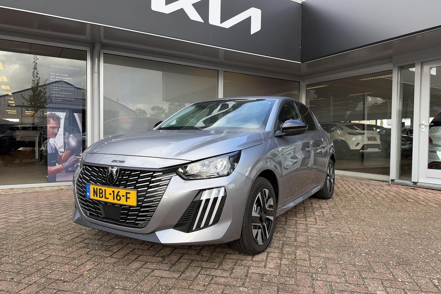 Peugeot e-208 - EV Allure Avantage 51 kWh | Navigatie via App | Climate control | Cruise control | Carplay - AutoWereld.nl