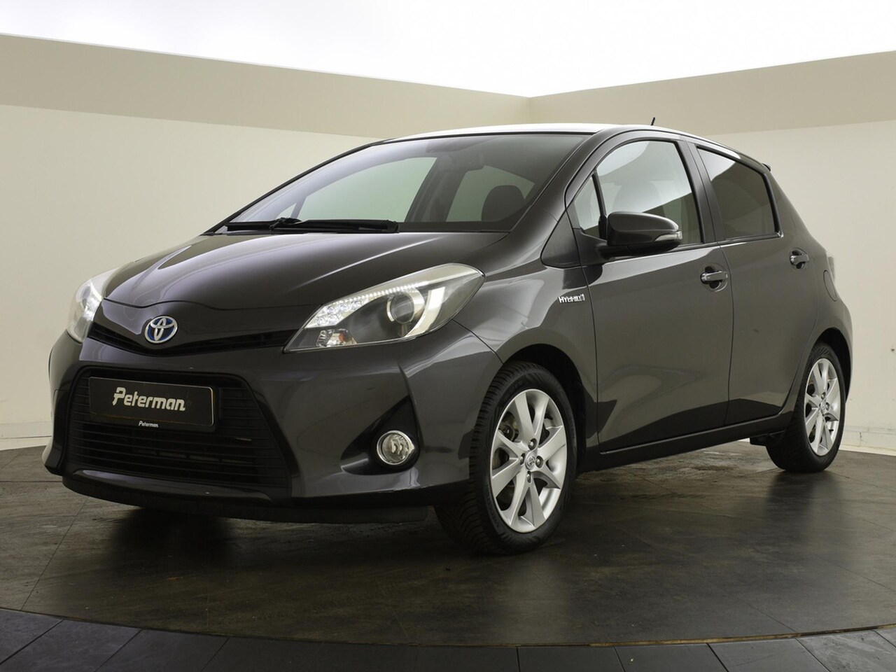 Toyota Yaris - 1.5 Full Hybrid Dynamic | Panorama | Half leder | Allseasons | Navigatie - AutoWereld.nl