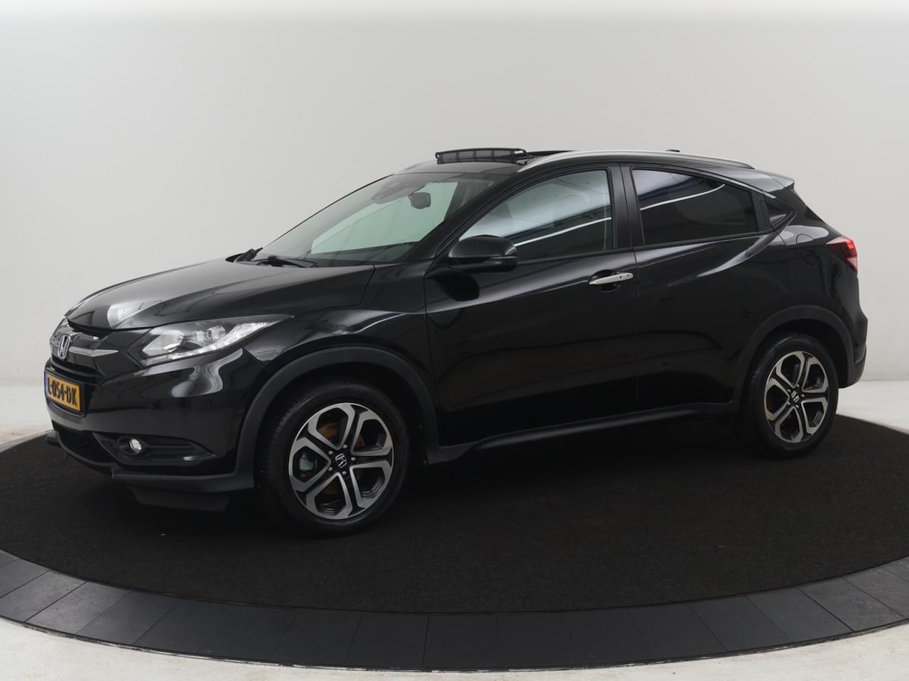 Honda HR-V - 1.5 i-VTEC Executive | Panoramadak | Half leder | Cruise control | Trekhaak | Lane assist - AutoWereld.nl