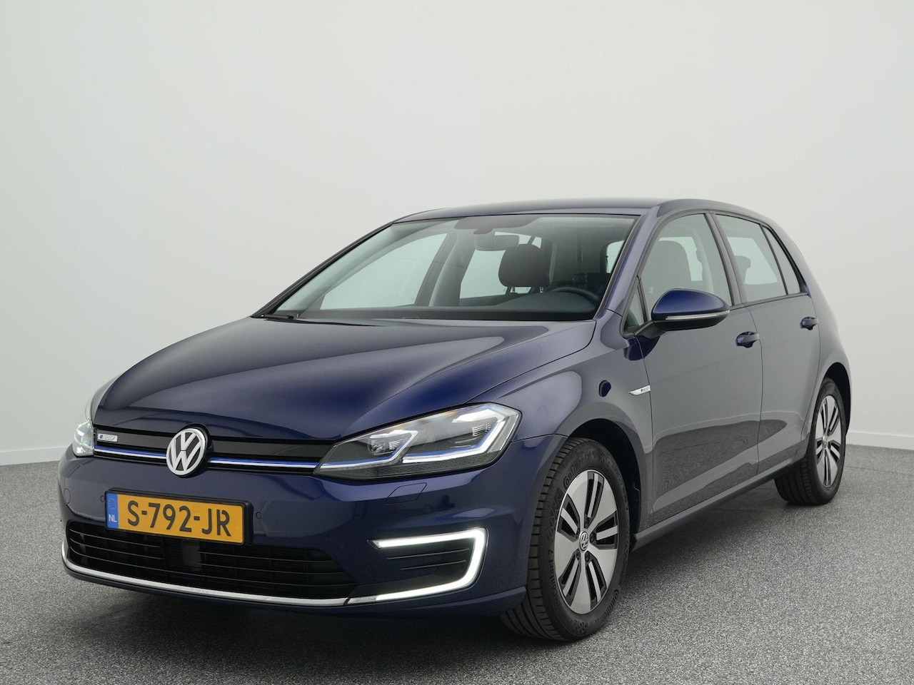 Volkswagen e-Golf - 136PK | SOH 91,5 | Warmtepomp | Stoelverwarming | Navigatie | Apple Carplay / Android Auto - AutoWereld.nl