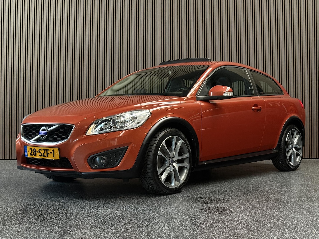 Volvo C30 - 2.0 Summum | Schuifdak | Leer | Dealer onderhouden - AutoWereld.nl