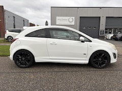 Opel Corsa - 1.4-16V OPC Line super luxe Stuurwielverwarming, stoelverwarming