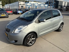 Toyota Yaris - 1.3 VVTi Automaat ParkeerSensor Van Oudere Dame