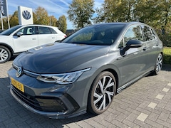 Volkswagen Golf - 1.5 eTSI R-Line | Automaat | Navigatie | Camera | Apple carplay | 18 Inch Velgen | Airco |