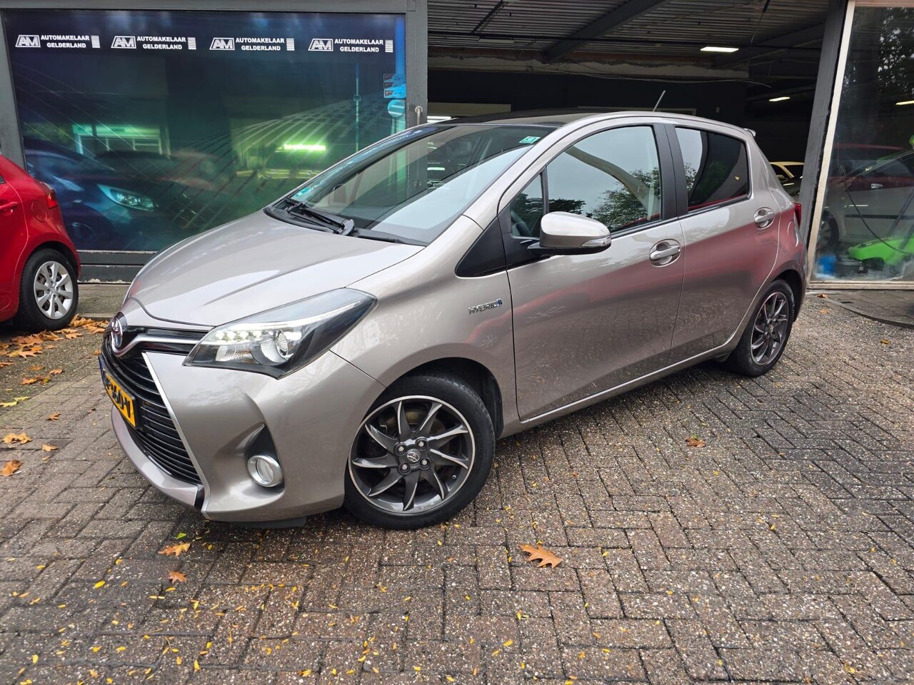 Toyota Yaris - 1.5 Hybrid Dynamic | PANO DAK | CAMERA | DEALER ONDERHOUDEN | AIRCO | CRUISE | - AutoWereld.nl