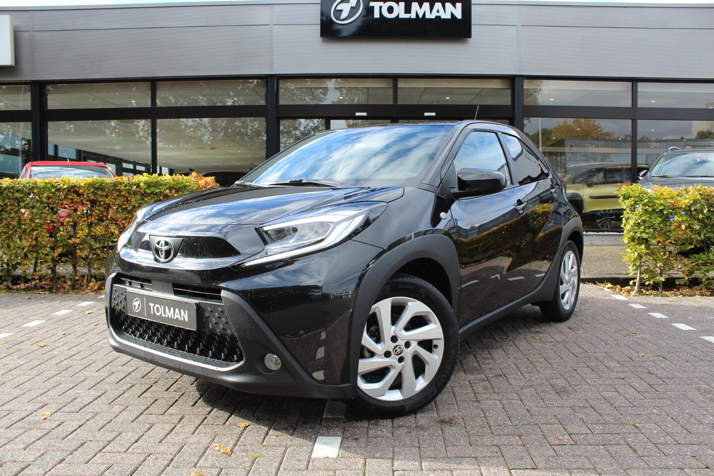 Toyota Aygo X - 1.0 VVT-i MT First | Rijklaar | Stoelverw. | Clima | Apple/Android | Adap.cruise | Camera - AutoWereld.nl