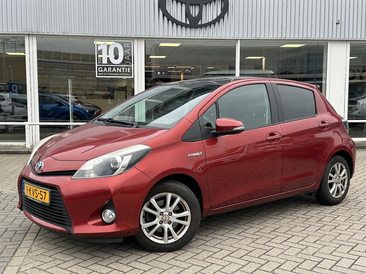 Toyota Yaris - 1.5 Full Hybrid Dynamic Dealeronderhouden, keyless entry, panoramadak, nette staat! - AutoWereld.nl