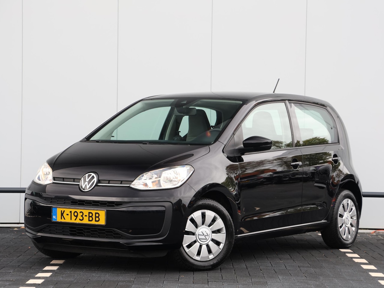 Volkswagen Up! - 1.0 BMT move up! 60pk | Dealer onderhouden | Achteruitrijcamera | Airconditioning | Cruis - AutoWereld.nl