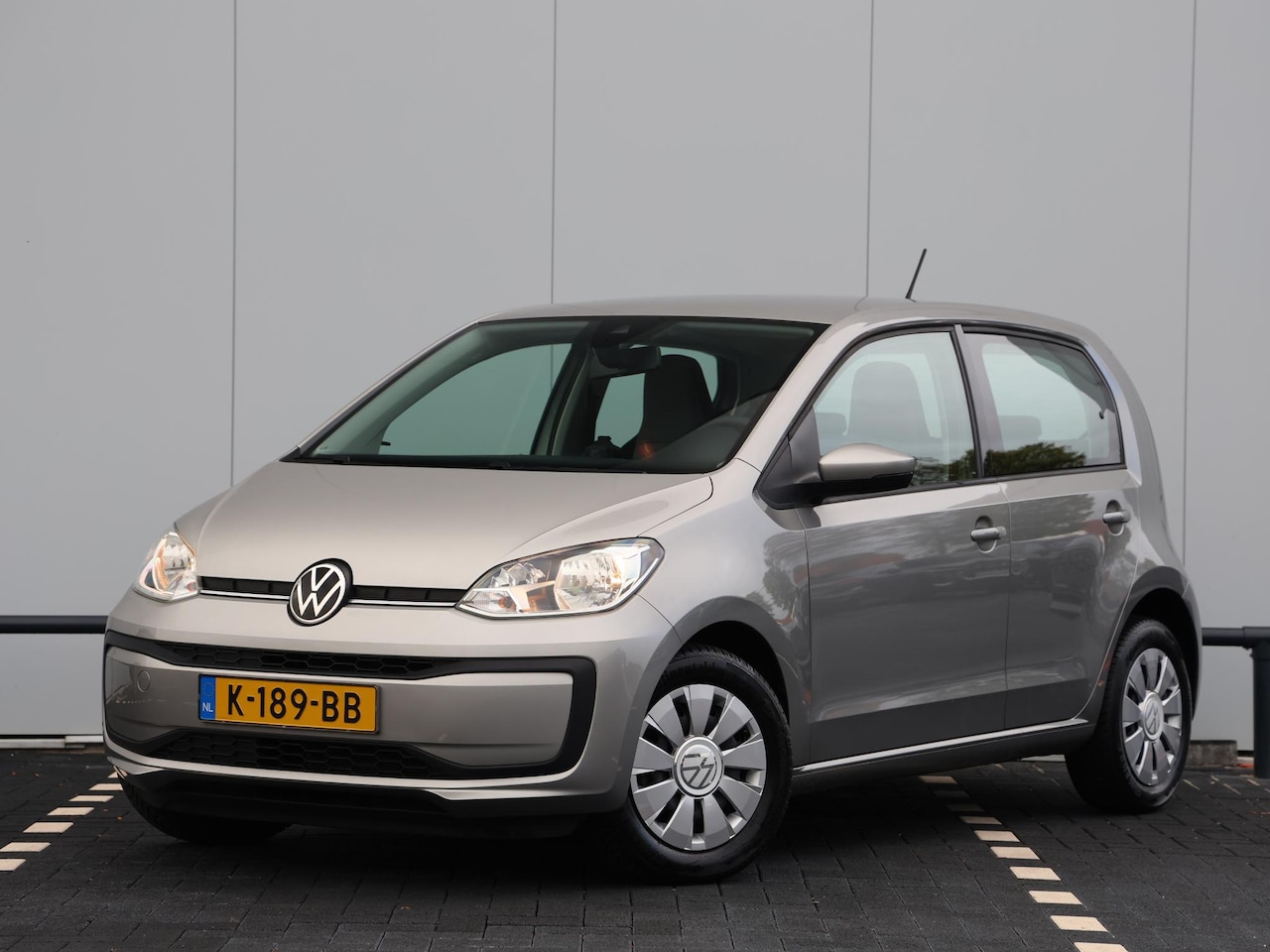 Volkswagen Up! - 1.0 BMT move up! 60pk | Achteruitrijcamera | Cruise control | DAB+ | Airconditioning | Par - AutoWereld.nl