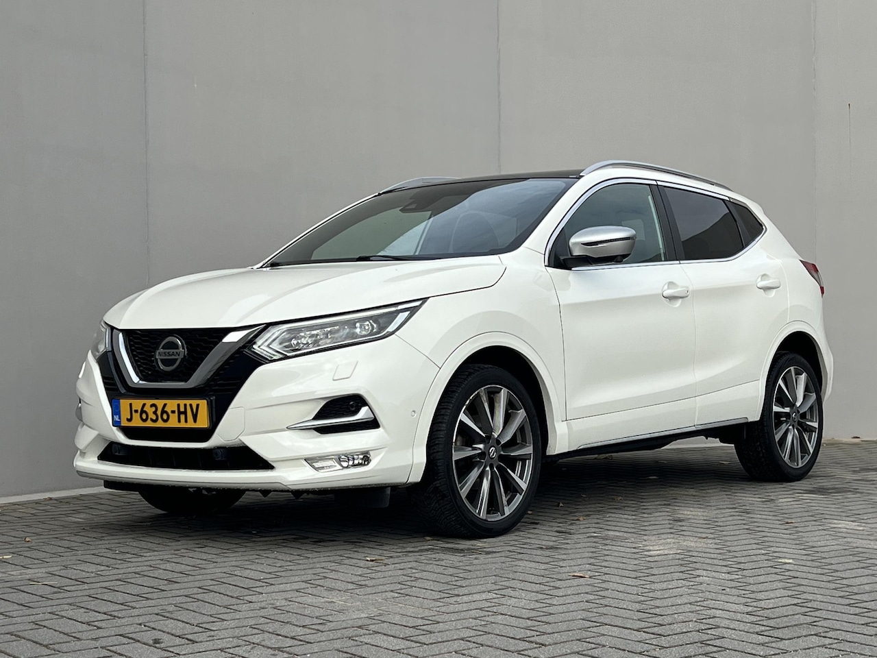 Nissan Qashqai - 1.3 DIG-T Tekna + / 1.500 kg trekhaak / Leder / Panorama dak / Elektrische stoelen / Adapt - AutoWereld.nl