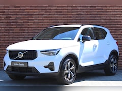 Volvo XC40 - B4 Plus Dark | Trekhaak, inklapbaar | Stoel-/ stuurwielverwarming | Elektrisch verstelbare