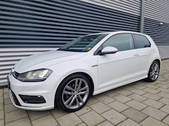 Volkswagen Golf - 1.2 TSI Highline R-line