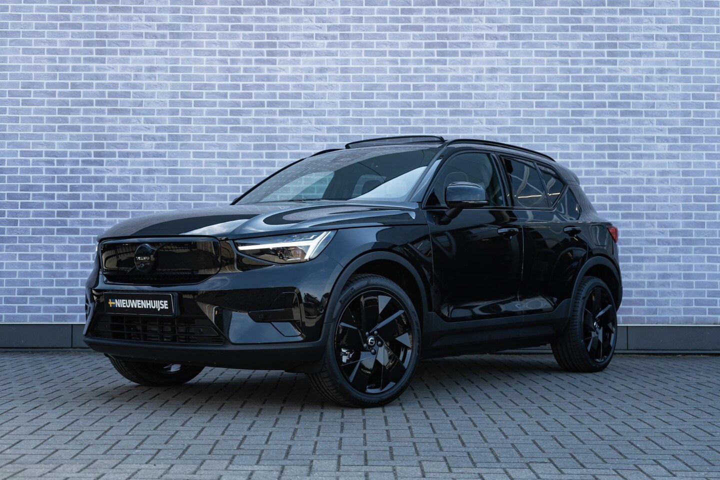 Volvo EX40 - Single Motor Extended Range Ultra Black Edition Europa | 82 kWh | Schuif-/Kanteldak | Harm - AutoWereld.nl