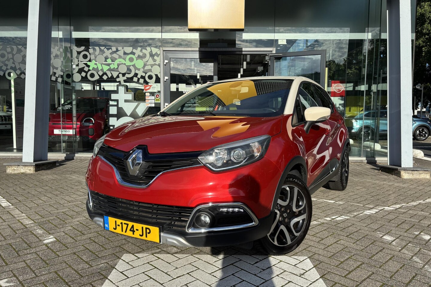 Renault Captur - 1.2 TCe Helly Hansen Automaat | Stoelverwarming | Automatische airco | Sensoren | - AutoWereld.nl