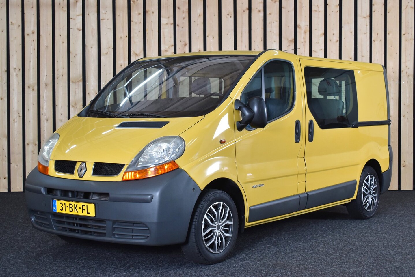 Renault Trafic - 1.9 dCi L1H1 Rolstoel Bus 1e eig. Airco Trekhaak 5-persoons Nwe APK - AutoWereld.nl