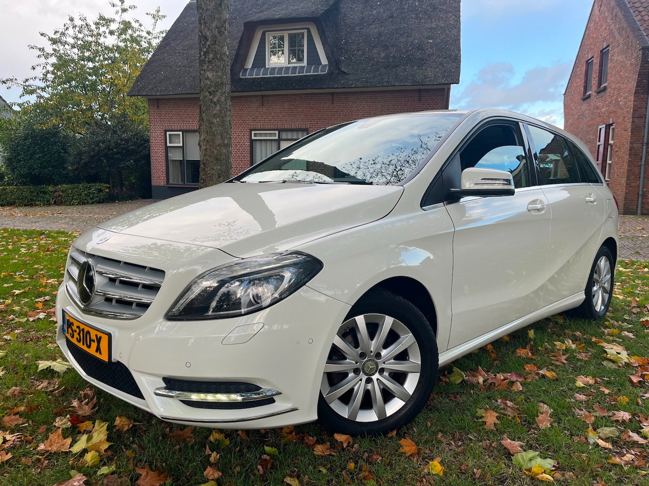 Mercedes-Benz B-klasse - 180 Ambition Aut. DCT7 / A.C. / PDC - AutoWereld.nl