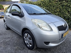 Toyota Yaris - 1.0 VVTi Terra | Elekt. Ramen | Radio / CD | Stuurbekrachtiging | APK tot 30-09-2027