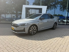 Skoda Octavia - 1.5 TSI MHEV Sportline Business | Automaat | Stoelverwarming | Parkeersensoren | Adaptive