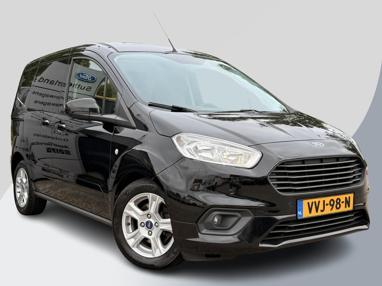 Ford Transit Courier - 1.5 TDCI Limited Duratorq S&S 100pk | Navigatie | Camera | Cruise control | Lichtmetalen v - AutoWereld.nl