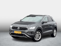 Volkswagen T-Roc - 1.5 TSI Life Edition 150pk automaat | Camera | Parc Assist