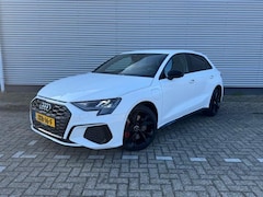Audi A3 Sportback - 45 TFSI e S Black edition Competition, Stoelverwarming, Carplay, Sportstoelen,