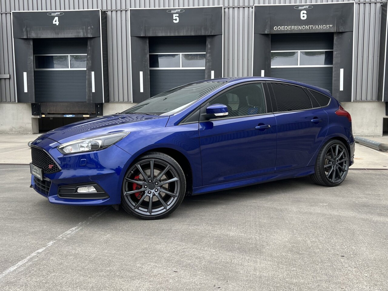Ford Focus - 2.0 ST 2.0 ST, Xenon, Performance blue, Cruise control - AutoWereld.nl