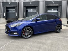 Ford Focus - 2.0 ST, Xenon, Performance blue, Cruise control