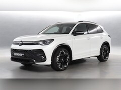 Volkswagen Tiguan - 1.5 eHybrid 204pk R-Line Edition DSG / Head-up Display / Stoelverwarming / 360 Camera / Tr
