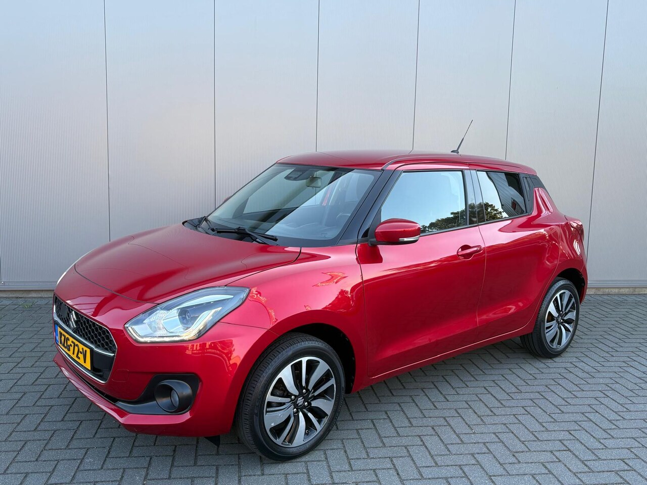 Suzuki Swift - 1.2 AllGrip 4x4 Stijl Smart Hybrid Carplay-android/Camera/Adapt.-cruise/Keyfree - AutoWereld.nl