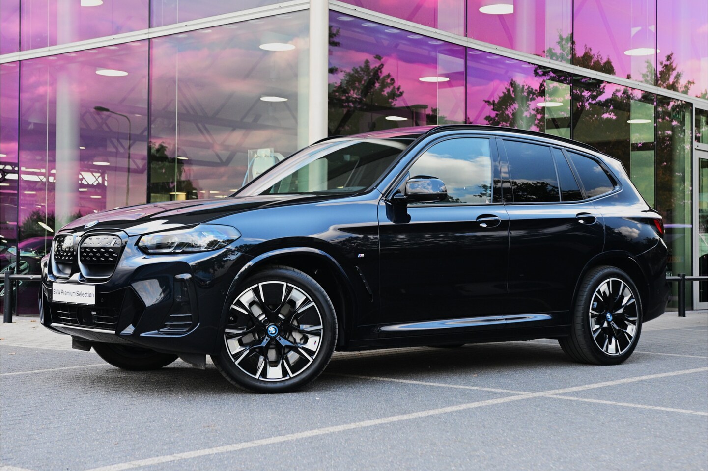BMW iX3 - High Executive / Panoramadak / Trekhaak / Comfort Access / Sportstoelen / Head-Up / Harman - AutoWereld.nl
