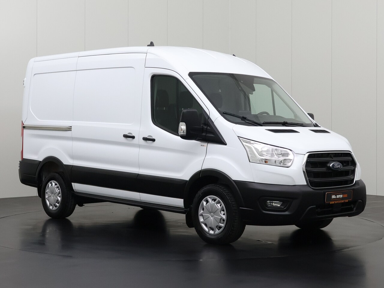 Ford Transit - 2.0TDCi 170PK Automaat L2H2 | Multimedia | Camera | Airco | Cruise | 3-Zits - AutoWereld.nl