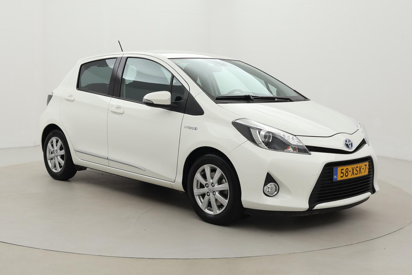 Toyota Yaris - 1.5 Hybrid Aspiration | Volledige dealerhistorie | Origineel NL | Navigatie | Cruise Contr - AutoWereld.nl