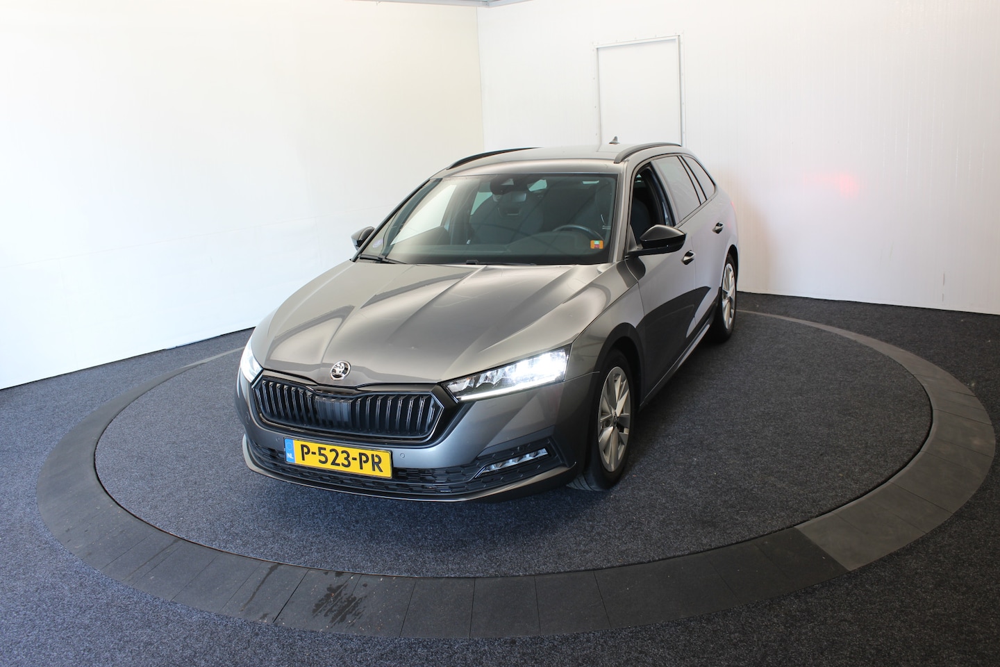 Skoda Octavia - 1.0 e-TSI DSG Sport Business Trekh Virtual Stoelverwarming - AutoWereld.nl