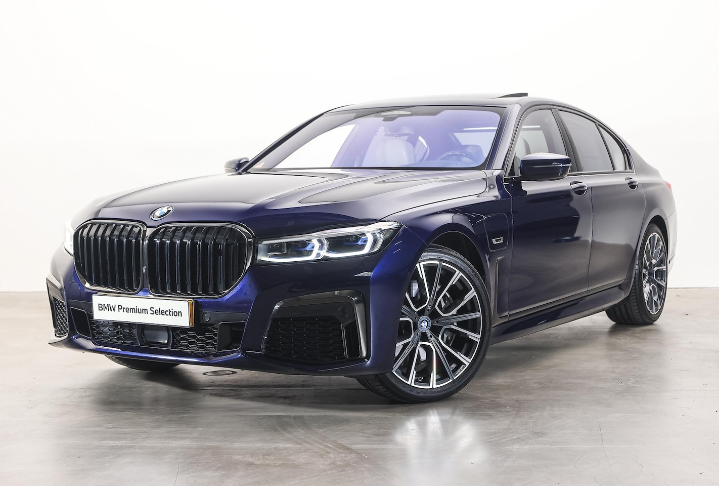 BMW 7-serie - 745e High Executive M Sport Automaat Nightvision / Bowers & Wilkins/ Schuif-kanteldak / Co - AutoWereld.nl