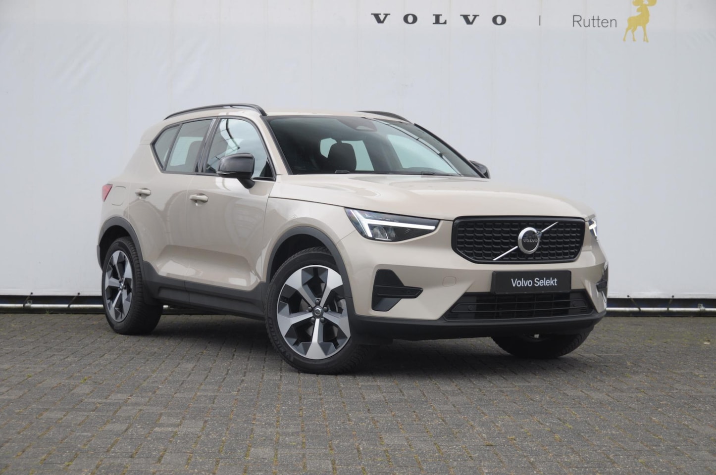 Volvo XC40 - 211PK Automaat B4 Plus Dark / Trekhaak / Navigatie / Adaptive Cruise / Harman Kardon / Stu - AutoWereld.nl