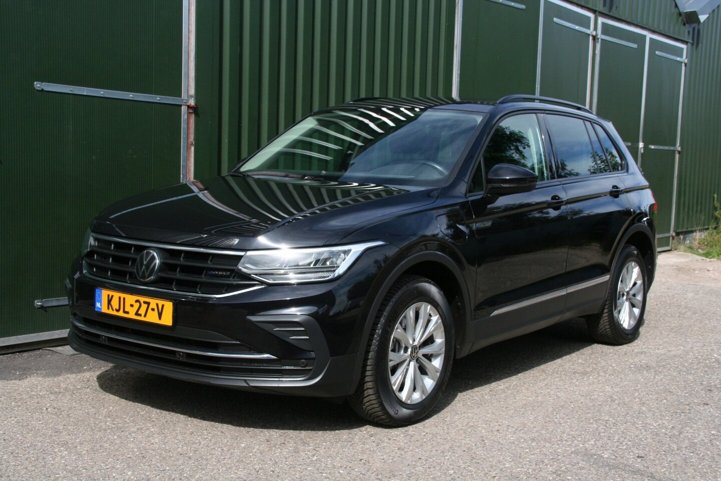 Volkswagen Tiguan - 1.4 TSI eHybrid R-Line Business 1.4 TSI eHybrid R-Line Business, SOH 98% NAVIGATIE, ASSIST, CAMERA, CLIMA - AutoWereld.nl