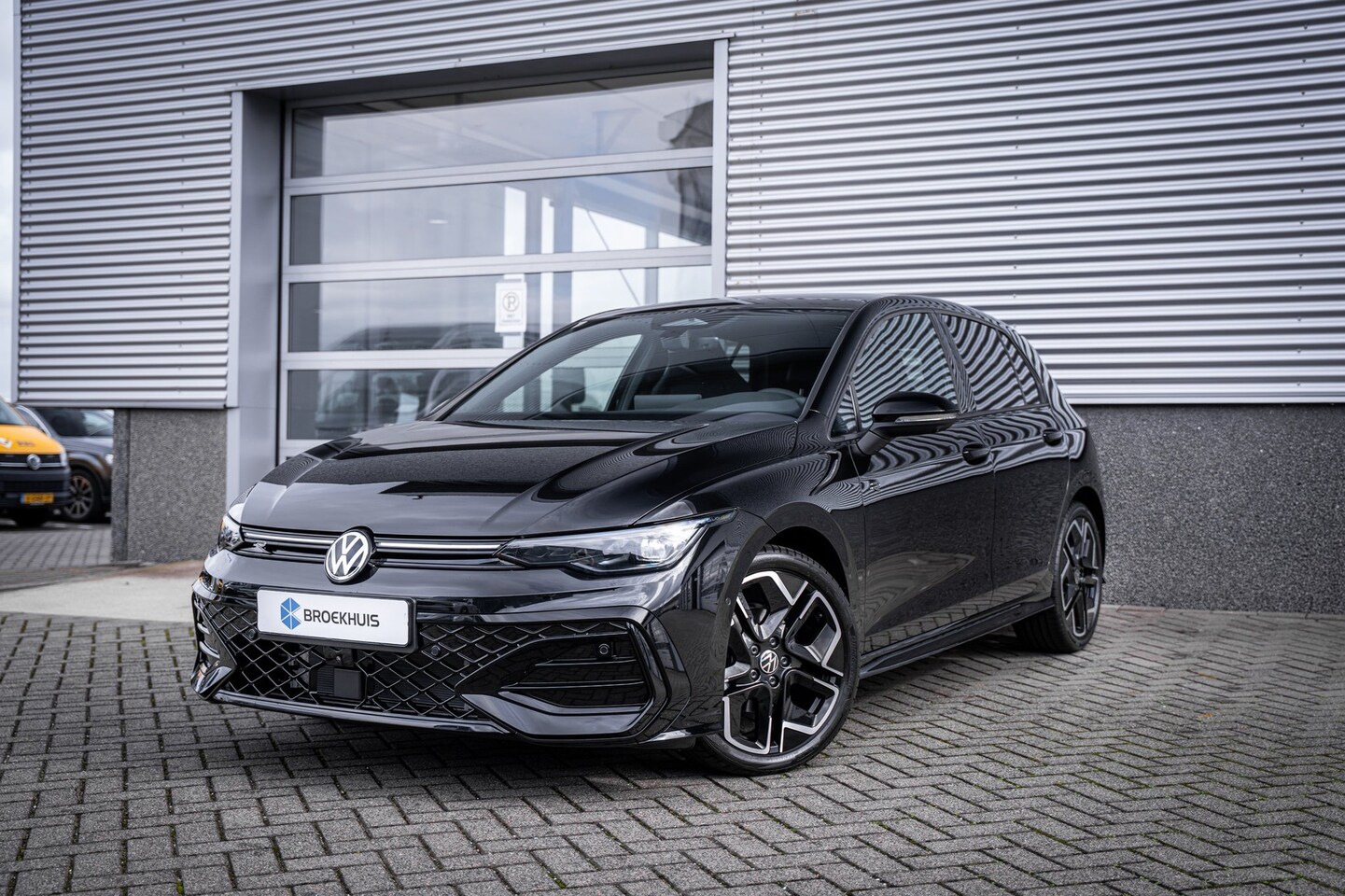 Volkswagen Golf - VIII Lim. 1.5 eTSI 110 kW R-Line | Adaptive Cruise Control ACC and Front Assist with Pedes - AutoWereld.nl