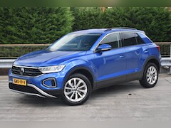 Volkswagen T-Roc - 1.5 150PK TSI Life Business | ACC | PDC V+A | Climate Control | Apple Carplay & Android Au