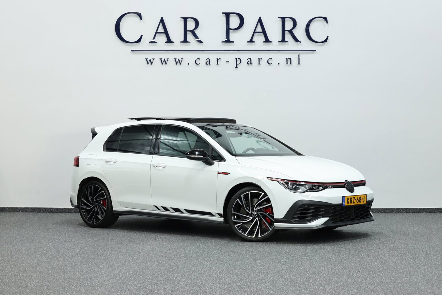 Volkswagen Golf - 2.0 TSI GTI Clubsport 301+PK LED+IQ/PANO/HALF LEER+ALCANTARA+S.VERWARMING/19"/CAM/LINE/ACC - AutoWereld.nl