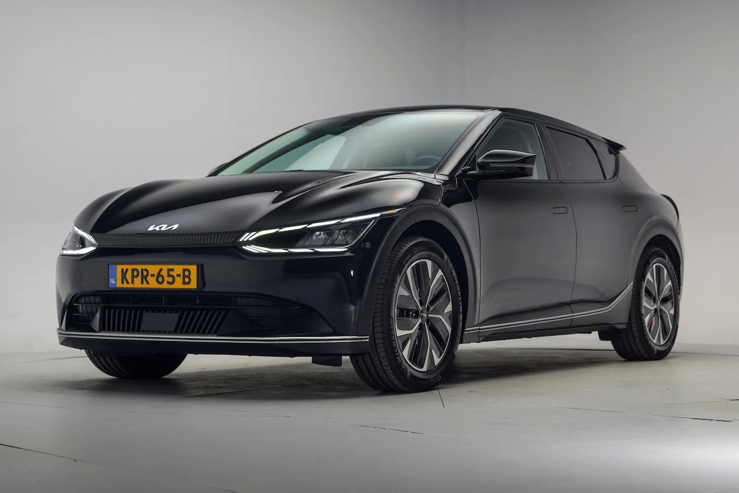 Kia EV6 - 77 kWh Active Business SOH 96,2% [ Navi Apple/Android Adapt. Cruise Half Leer ] - AutoWereld.nl