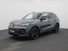 Volkswagen Tiguan - 1.5 eHybrid R-Line Edition 204 PK | Demo | Automaat| Black Style | Panoramisch- en Kantel