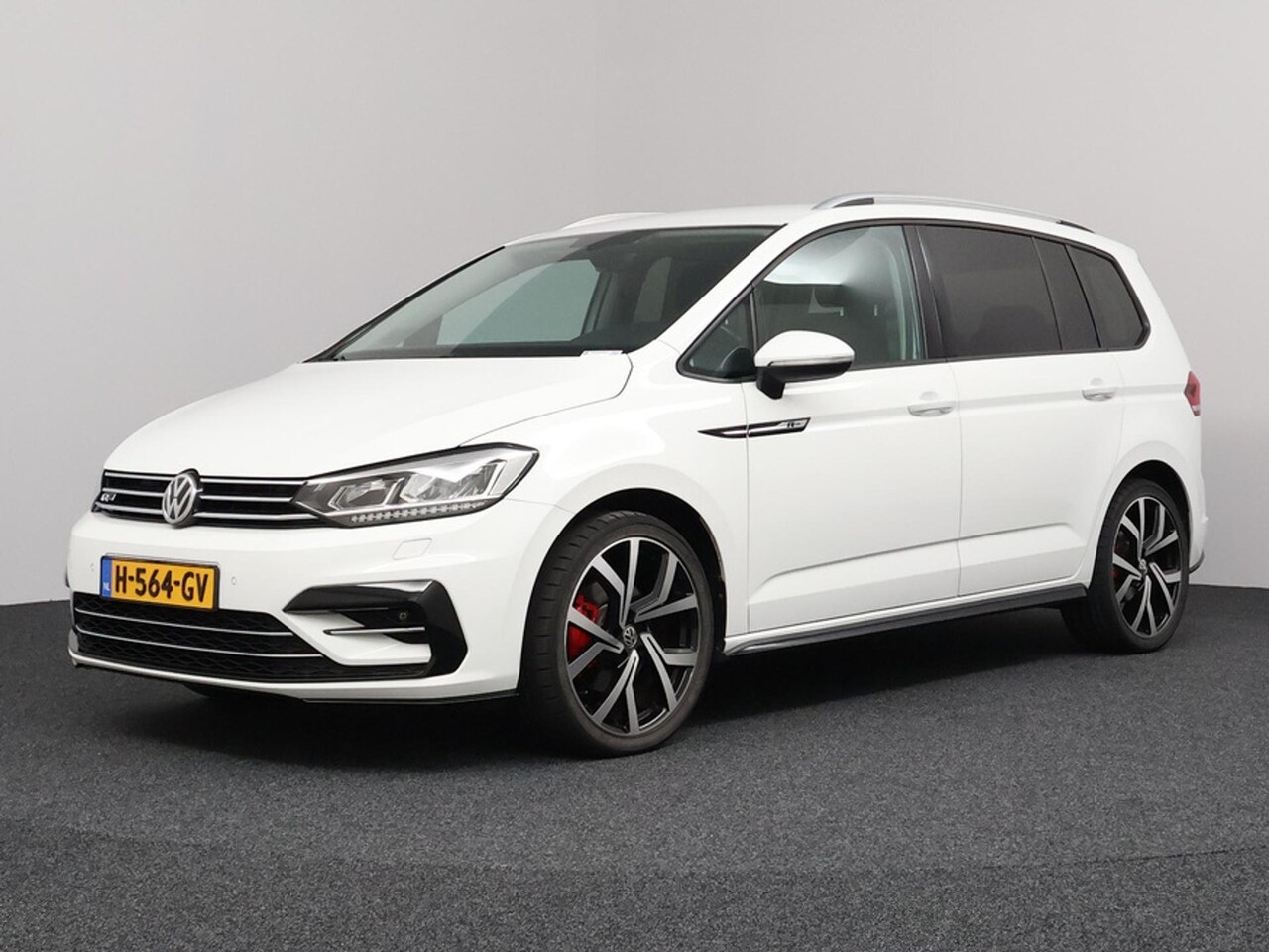 Volkswagen Touran - 1.5 TSI Highline Business R 7p | Trekhaak | Camera | ACC | Carplay! - AutoWereld.nl