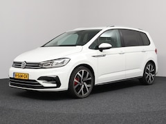 Volkswagen Touran - 1.5 TSI Highline Business R 7p | Trekhaak | Camera | ACC | Carplay