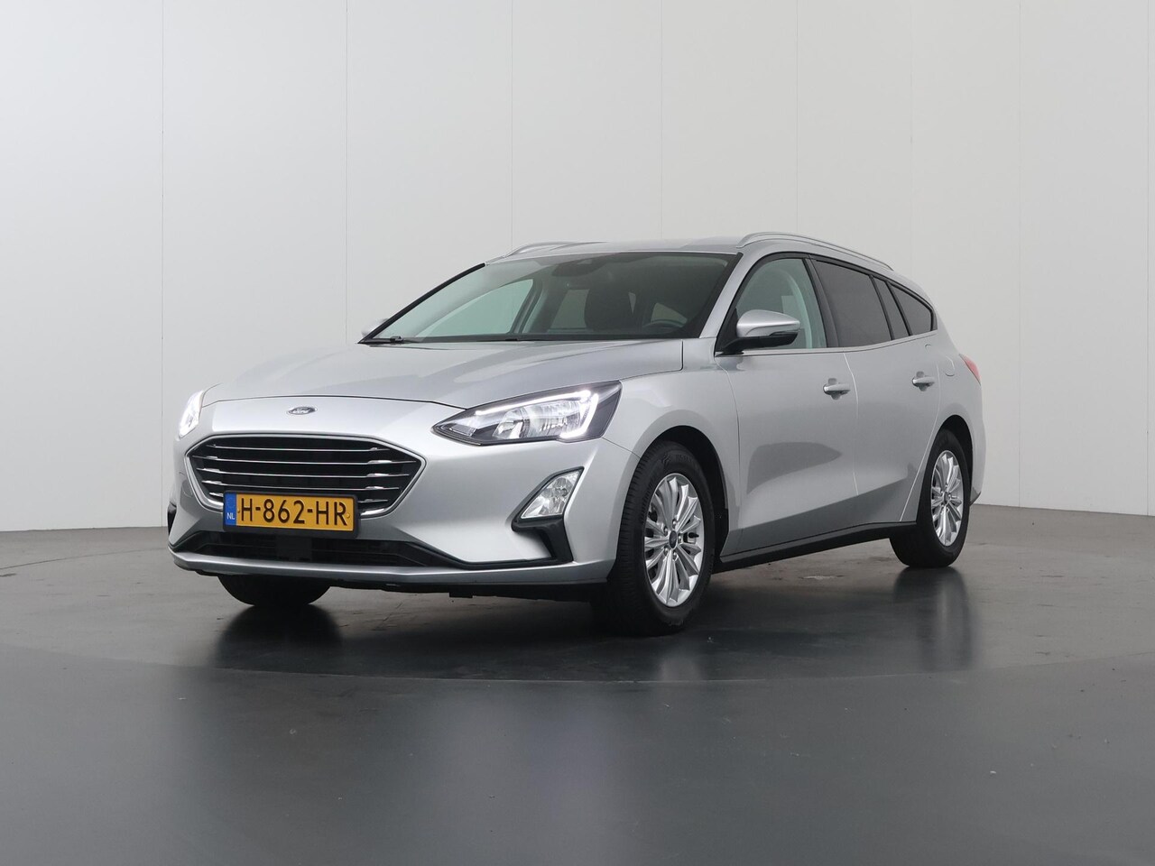 Ford Focus Wagon - 1.0 EcoBoost Titanium Business | Winterpakket | Climate Control | Cruise Control | Parkeer - AutoWereld.nl