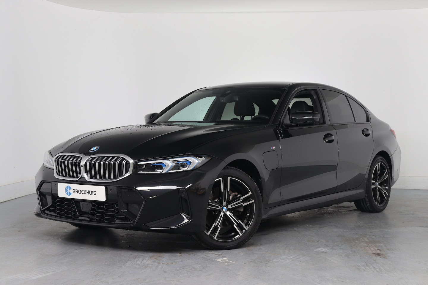 BMW 3-serie - 330e M Sport | Memory | Sportstoelen | LED | HUD | Cruise Adaptive | 360 Camera | Sfeerver - AutoWereld.nl