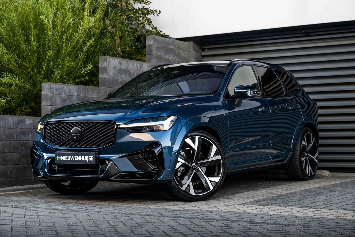 Volvo XC60 - T6 Plug-in hybrid AWD Plus Black Edition | Heico | Luchtvering | Harman Kardon | Head up d - AutoWereld.nl